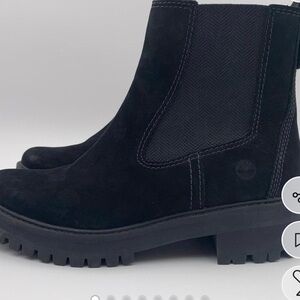 Timberland Women's Courmayeur Valley Chelsea boot in black leather.